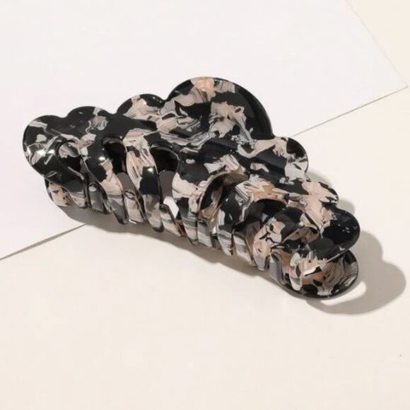 NWT Carly Black and White Marbled Hair Claw Clip - Picture 1 of 4